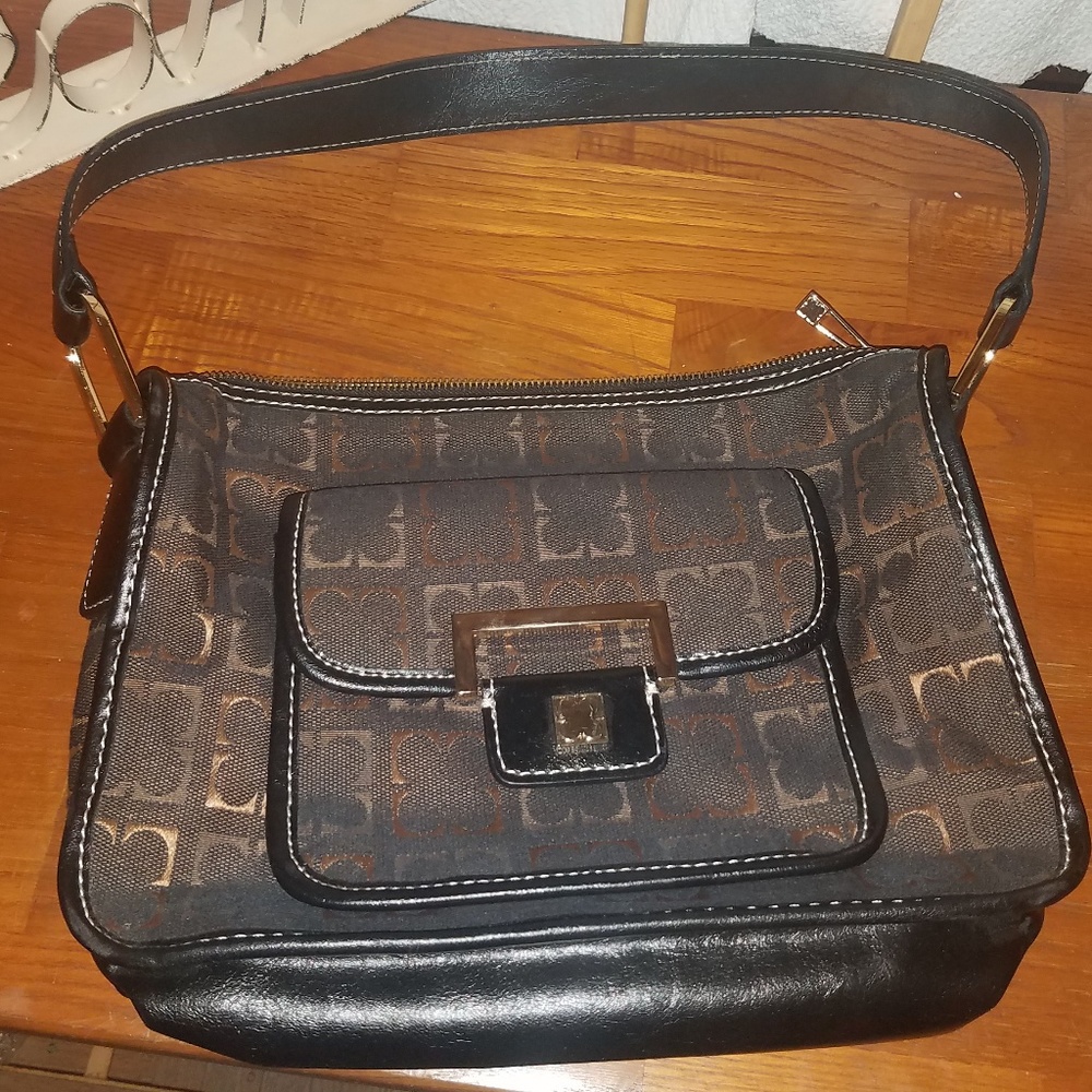 Beautiful brown, black and gold clover pattern sho